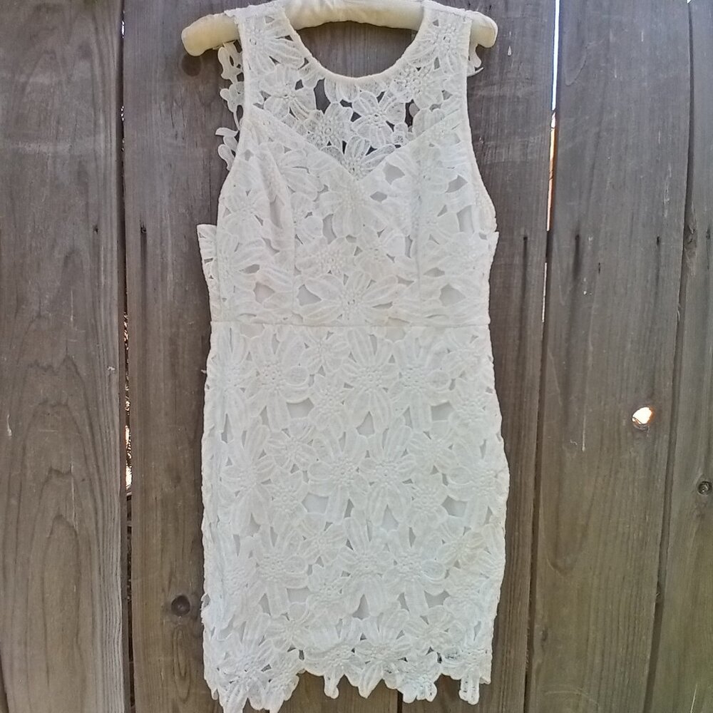 TEA & CUP DRESS JUNIOR SIZE L WHITE LACE EYELET MIDI SLEEVELESS OPEN BACK ZIP